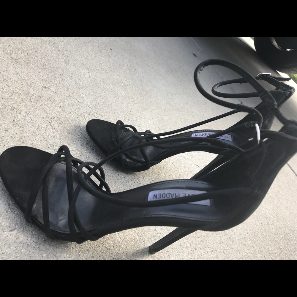 STEVE MADDEN STRAPPY HEELS SIZE 8.5